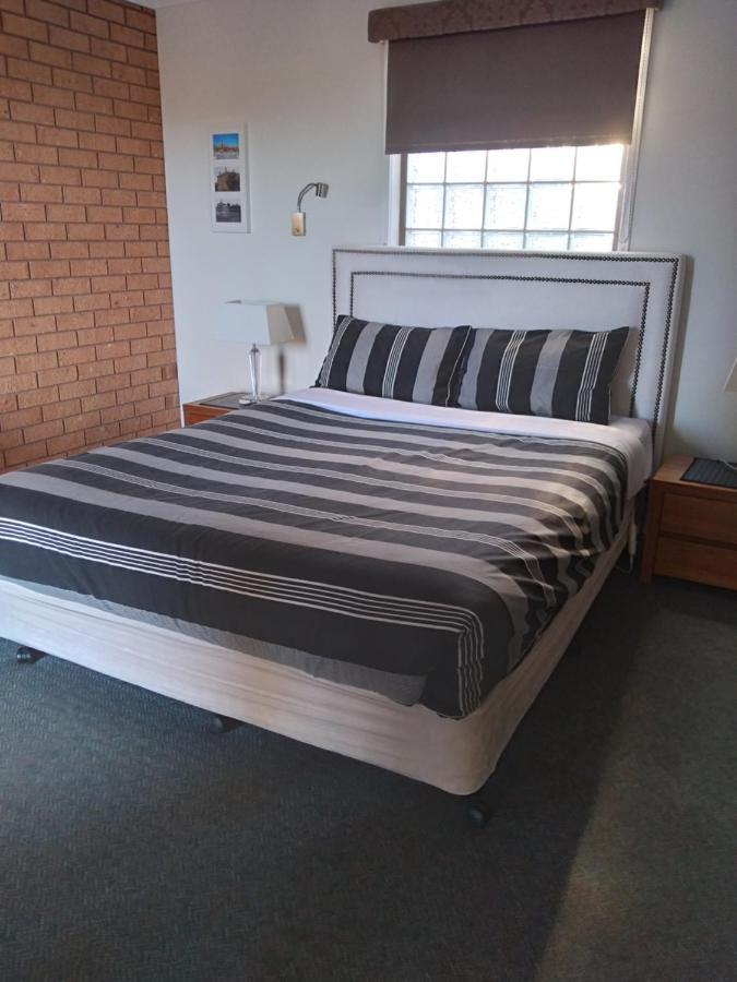 Bristol Hill Motor Inn แมรีโบโร ภายนอก รูปภาพ